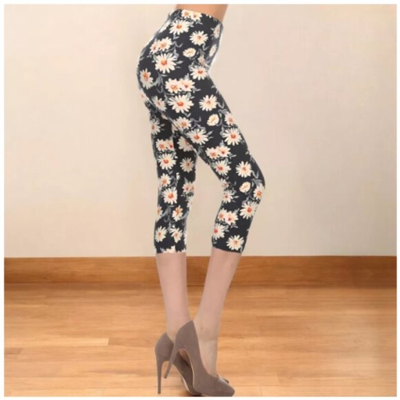 Cropped Capri Leggings, Banded High Waist, Fitted Style Pants, Multi-Color OSFA - Picture 1 of 3